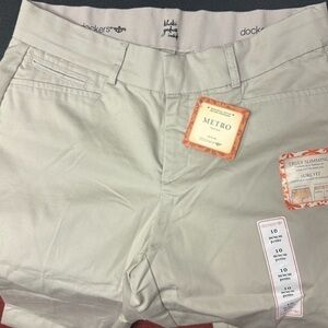 815.   NWT  Dockers women’s Tan Metro trousers with slimming panel size  10P
